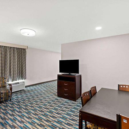 Days Inn & Suites By Wyndham Mesa Near Phoenix Extérieur photo