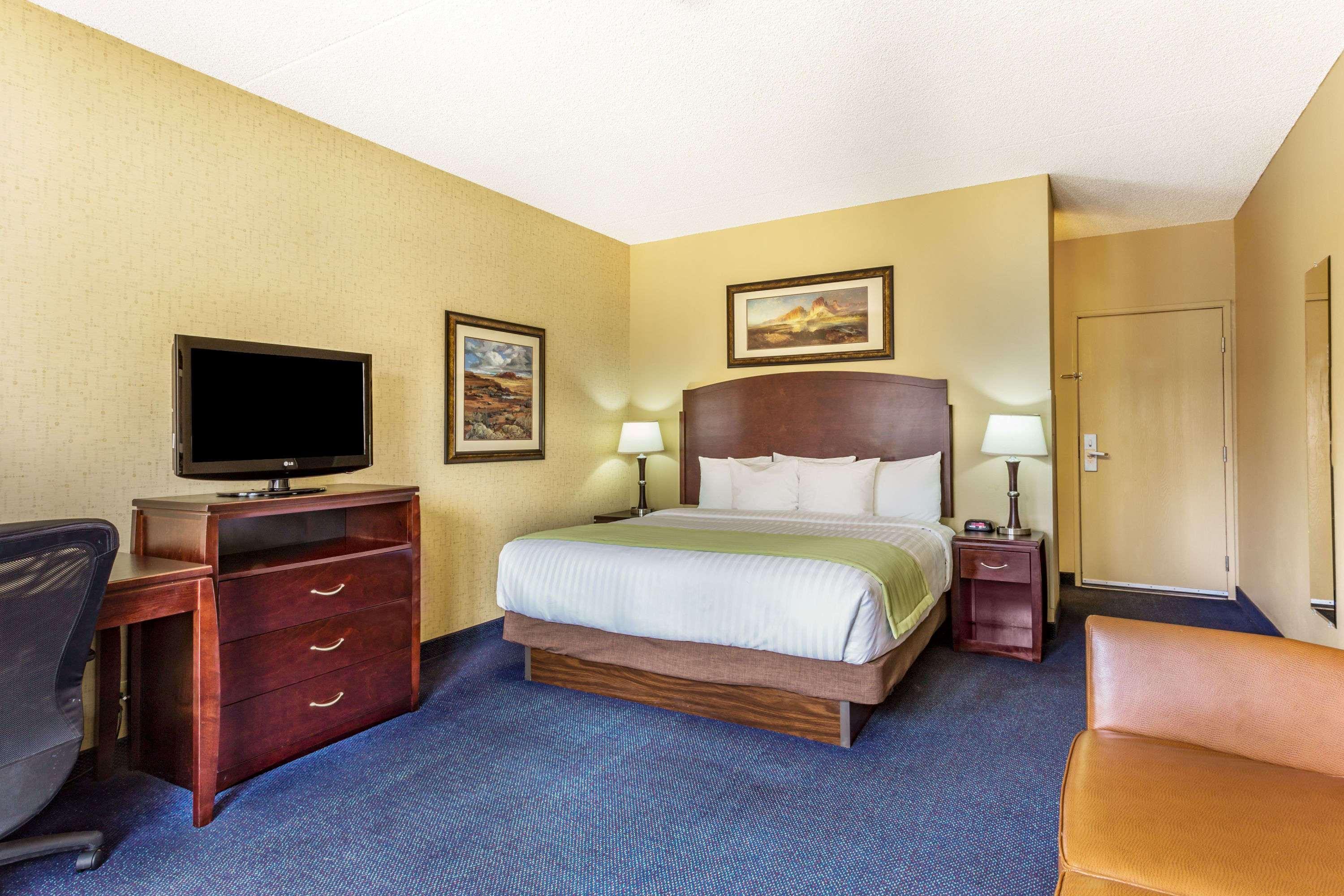 Days Inn & Suites By Wyndham Mesa Near Phoenix Extérieur photo