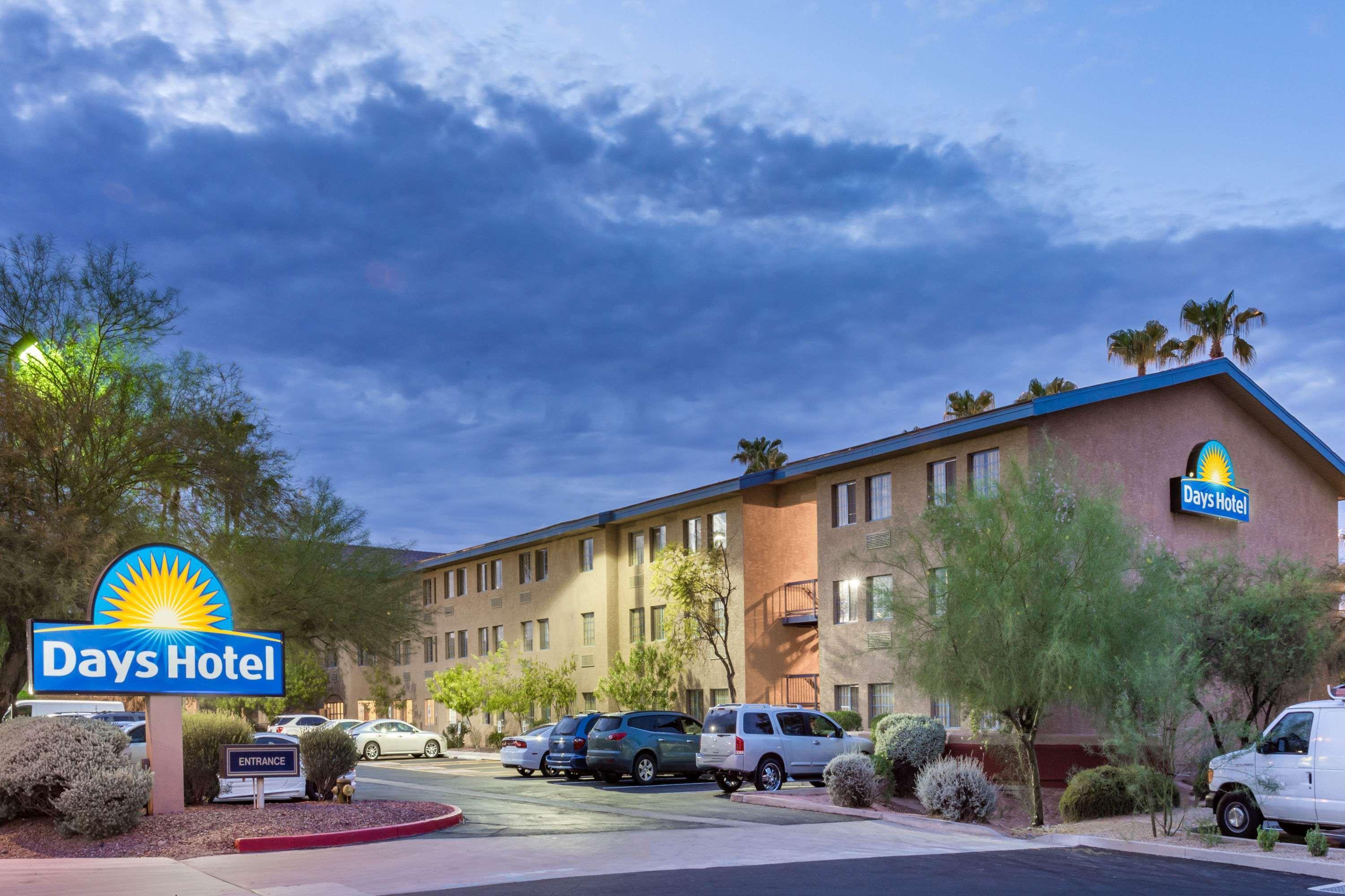 Days Inn & Suites By Wyndham Mesa Near Phoenix Extérieur photo