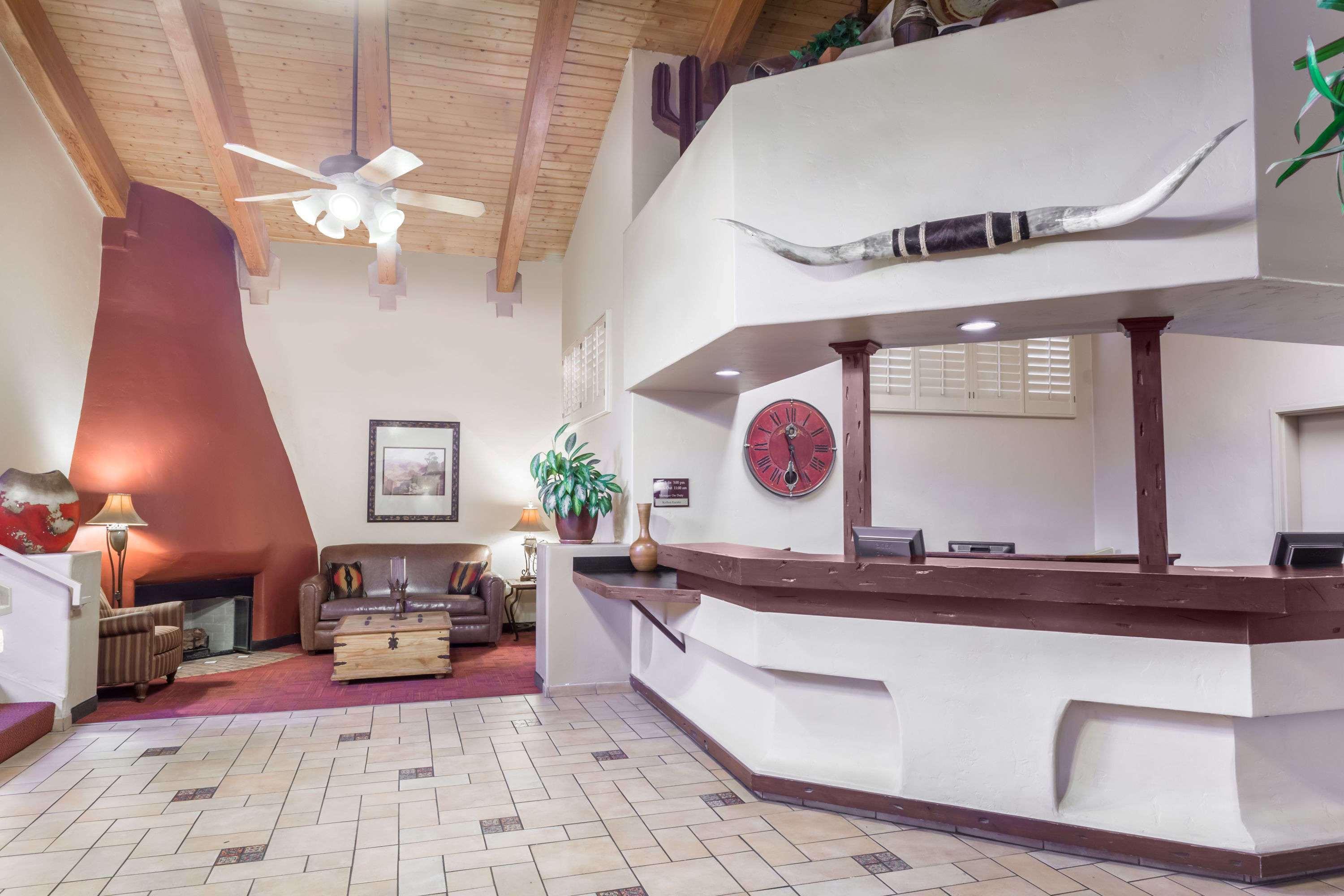 Days Inn & Suites By Wyndham Mesa Near Phoenix Extérieur photo