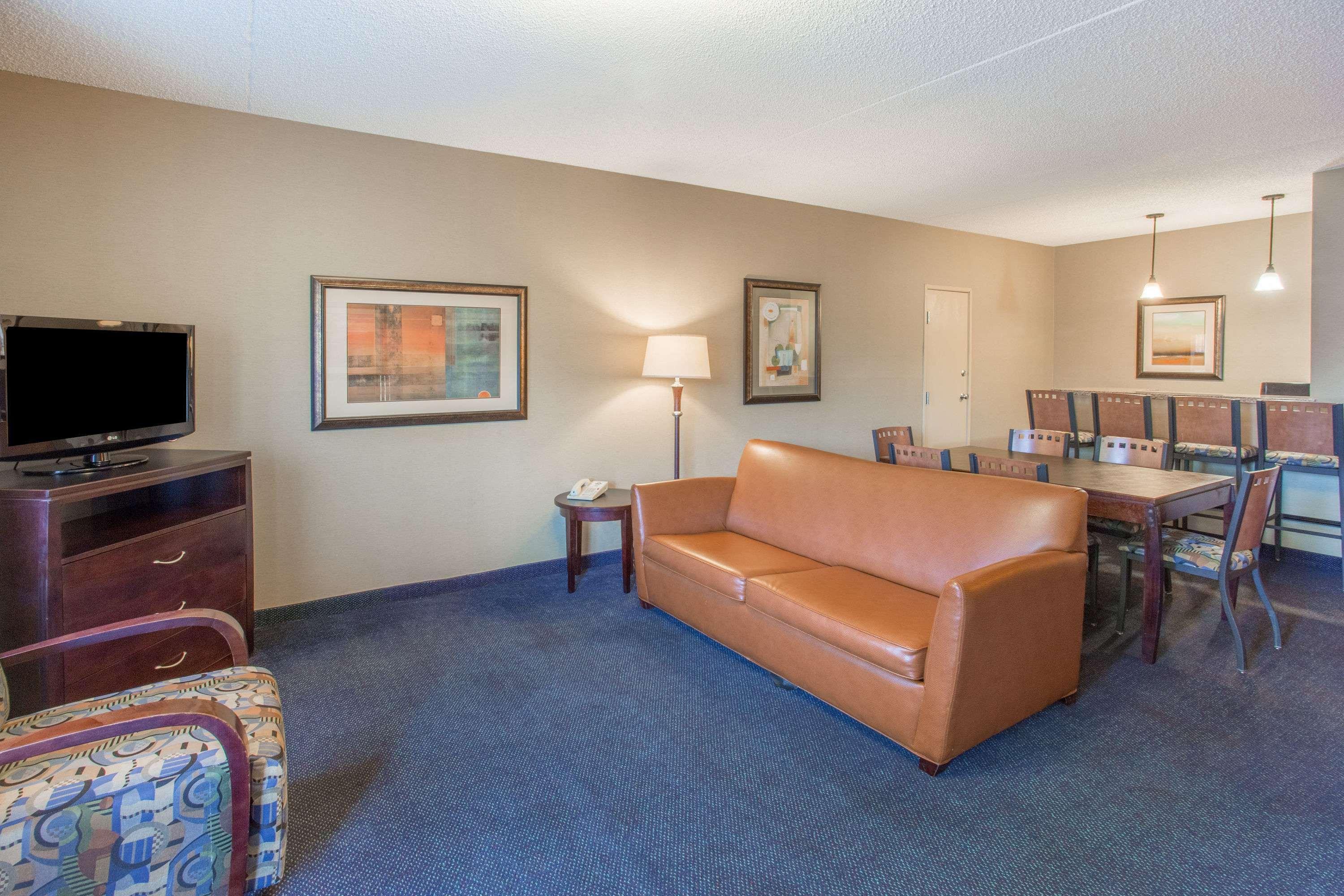 Days Inn & Suites By Wyndham Mesa Near Phoenix Extérieur photo