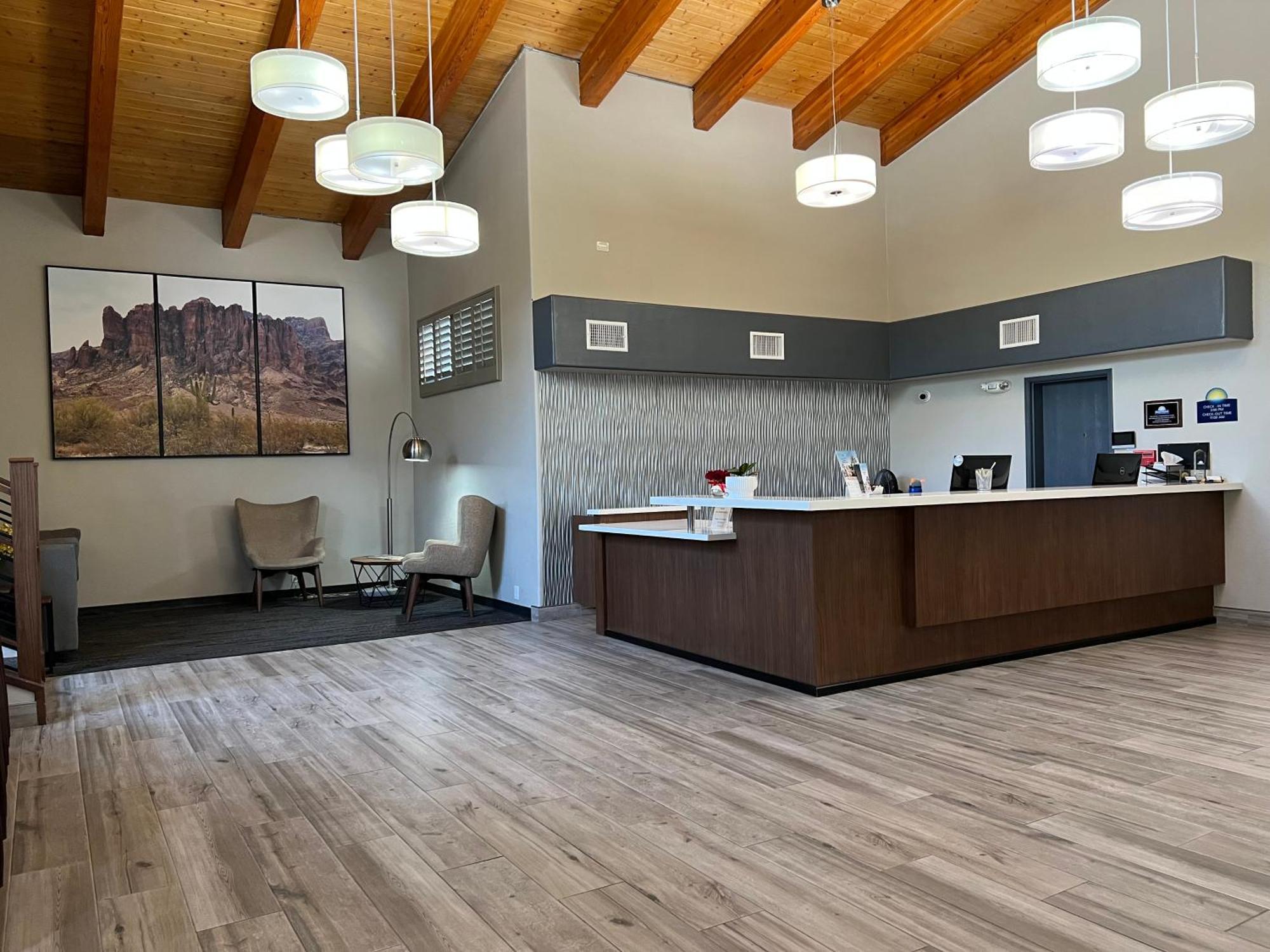 Days Inn & Suites By Wyndham Mesa Near Phoenix Extérieur photo