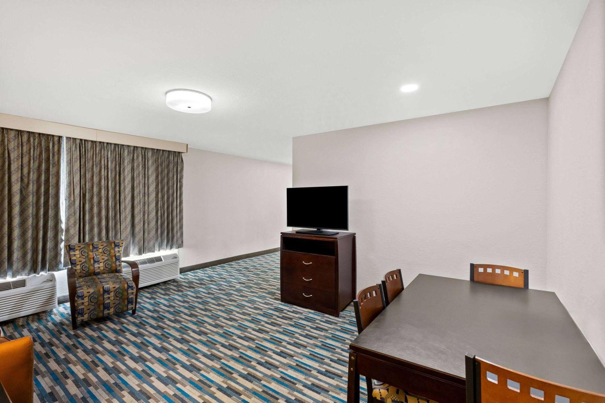 Days Inn & Suites By Wyndham Mesa Near Phoenix Extérieur photo