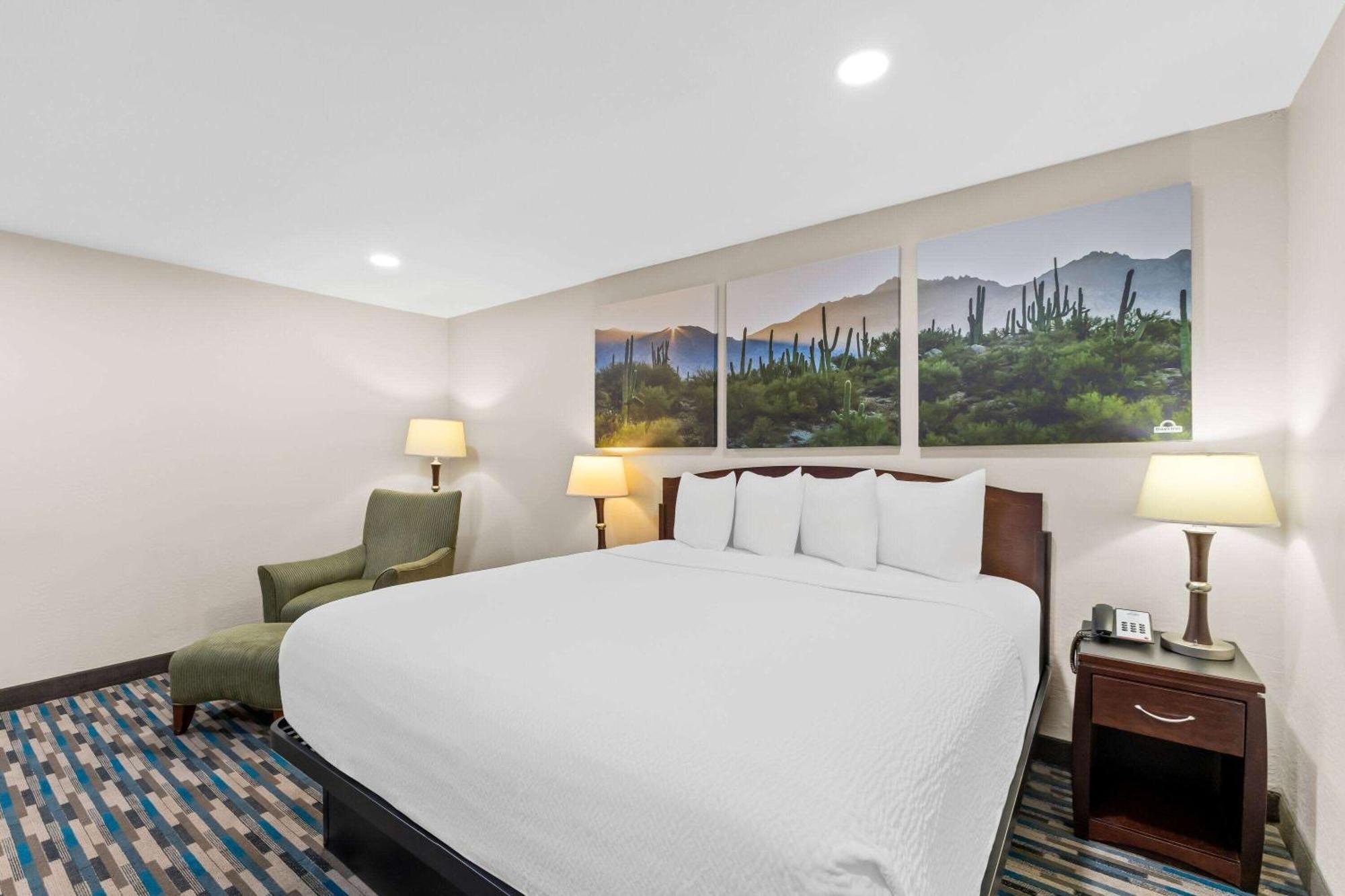 Days Inn & Suites By Wyndham Mesa Near Phoenix Extérieur photo