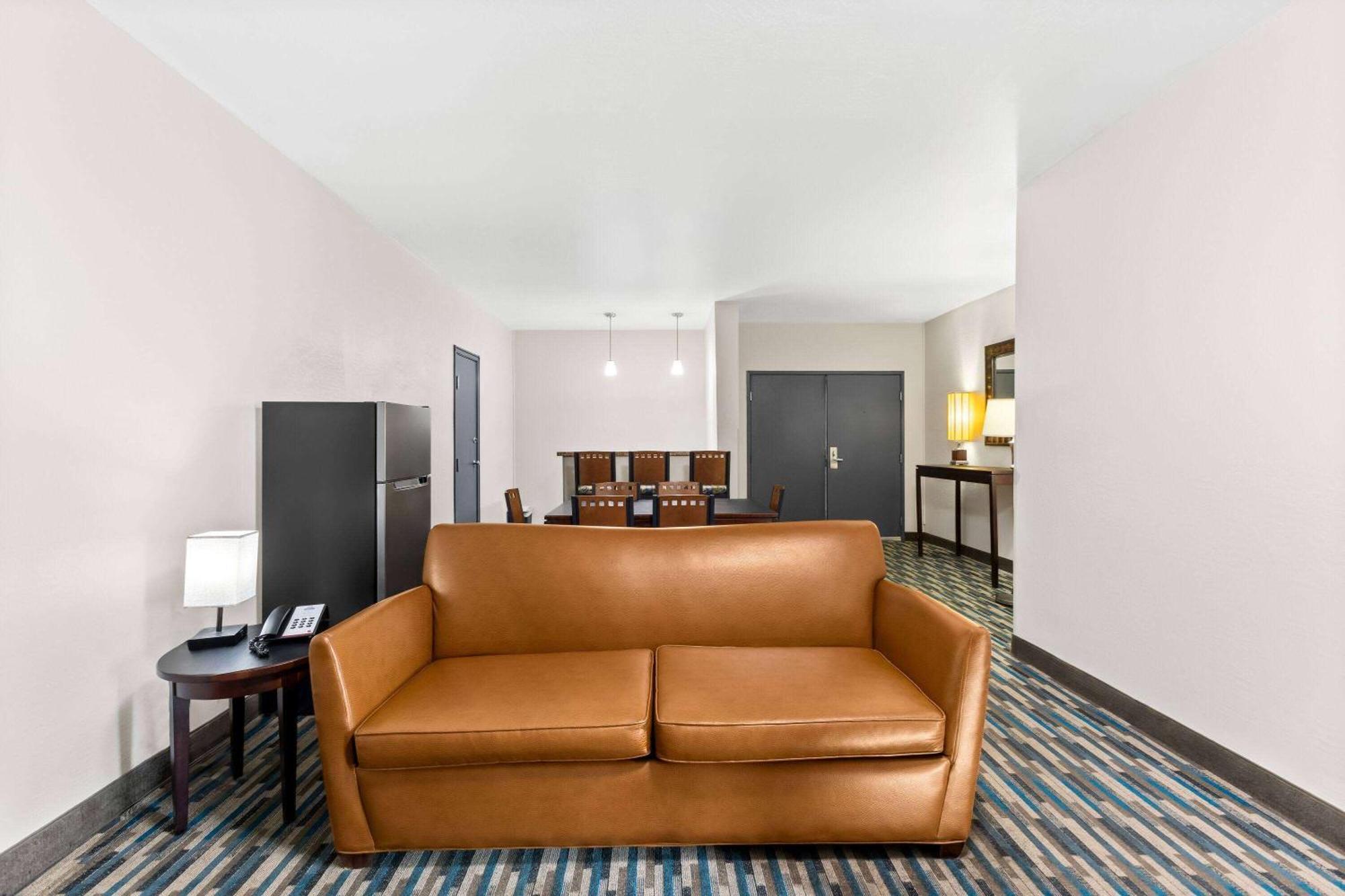 Days Inn & Suites By Wyndham Mesa Near Phoenix Extérieur photo