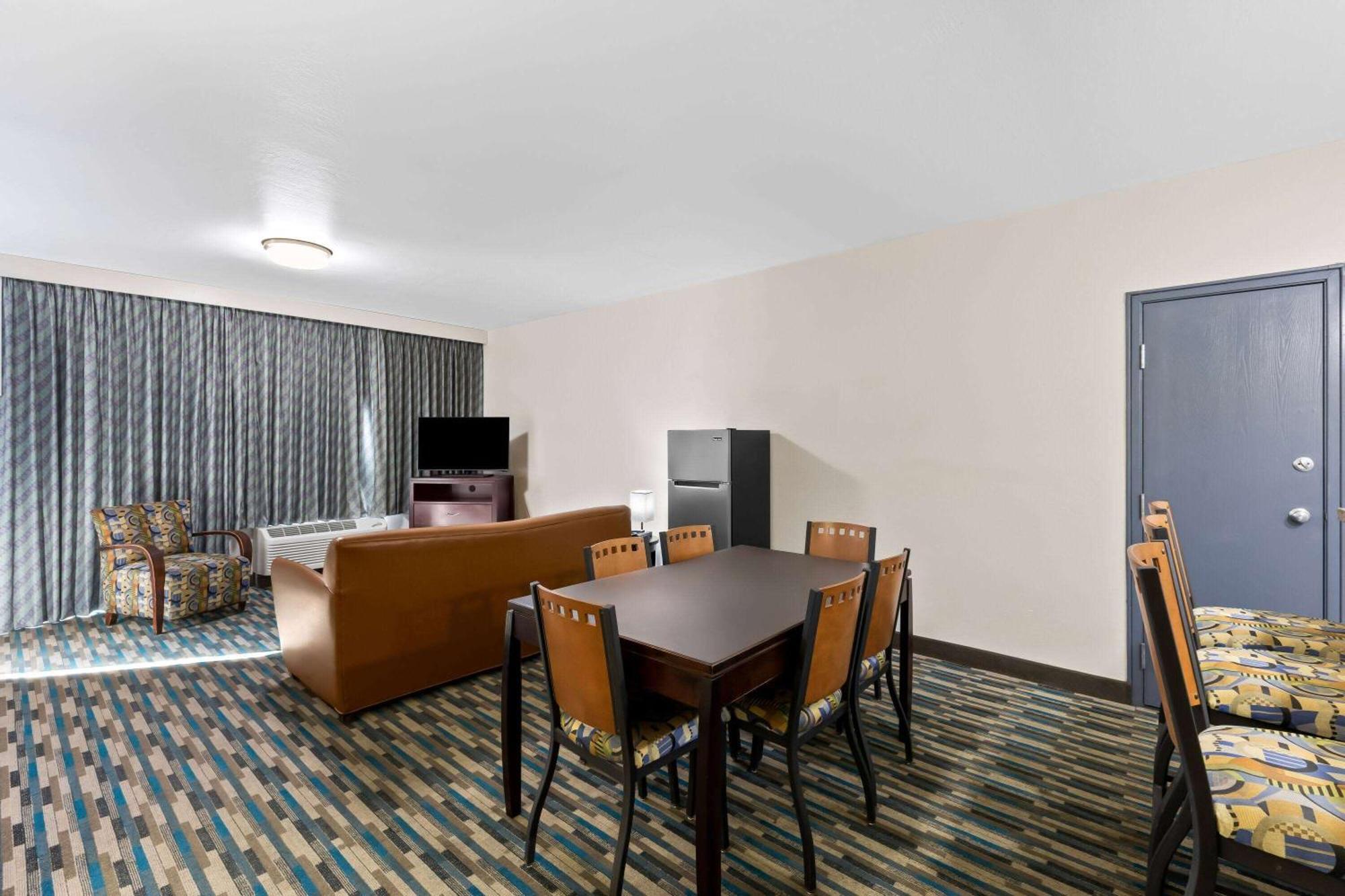 Days Inn & Suites By Wyndham Mesa Near Phoenix Extérieur photo