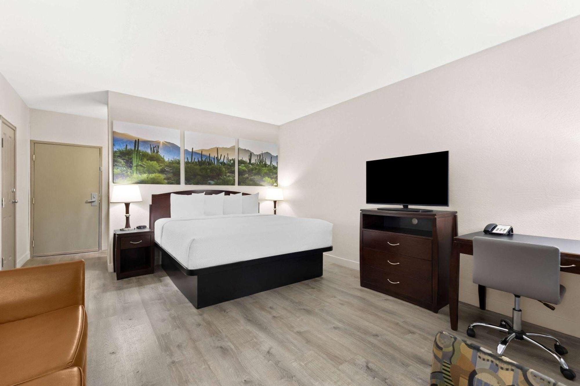 Days Inn & Suites By Wyndham Mesa Near Phoenix Extérieur photo
