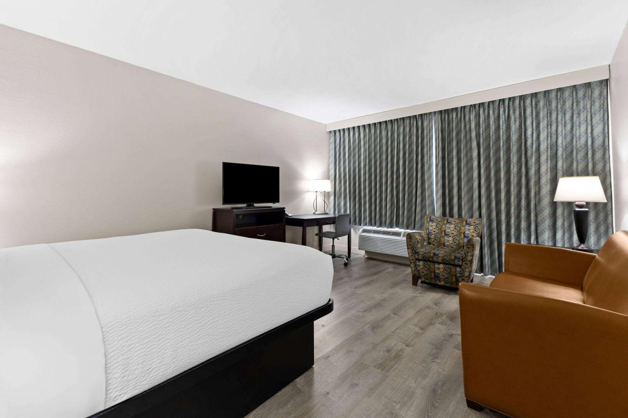 Days Inn & Suites By Wyndham Mesa Near Phoenix Extérieur photo