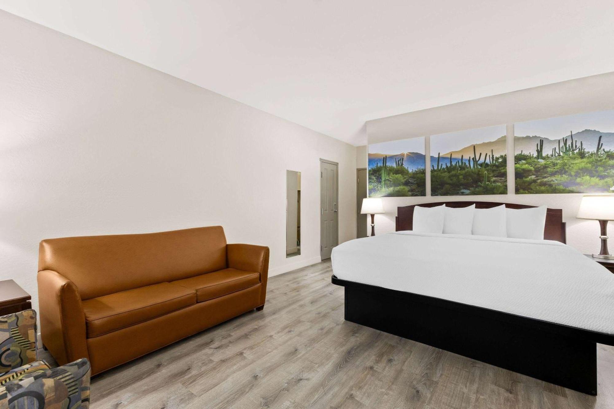 Days Inn & Suites By Wyndham Mesa Near Phoenix Extérieur photo