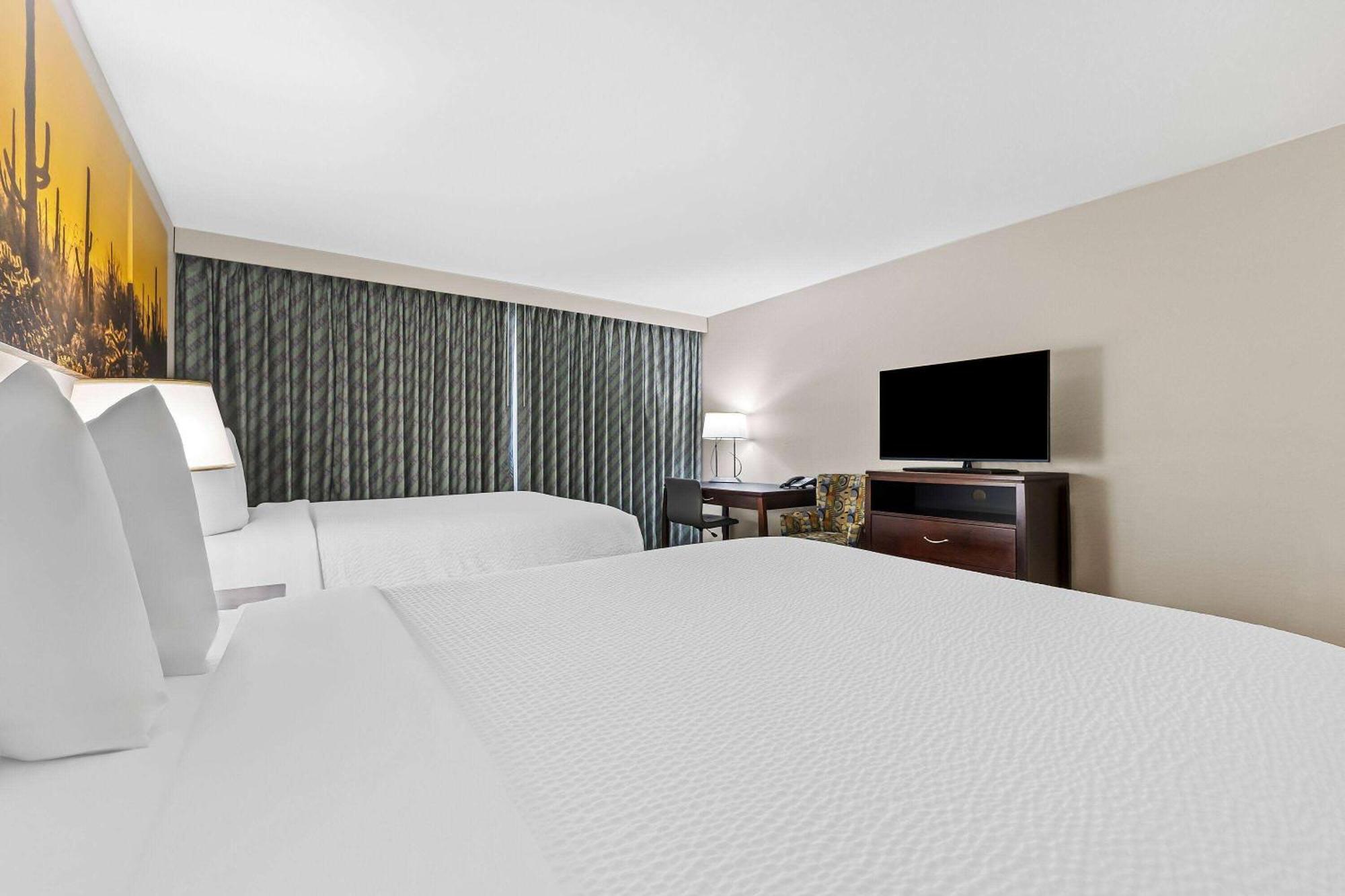 Days Inn & Suites By Wyndham Mesa Near Phoenix Extérieur photo