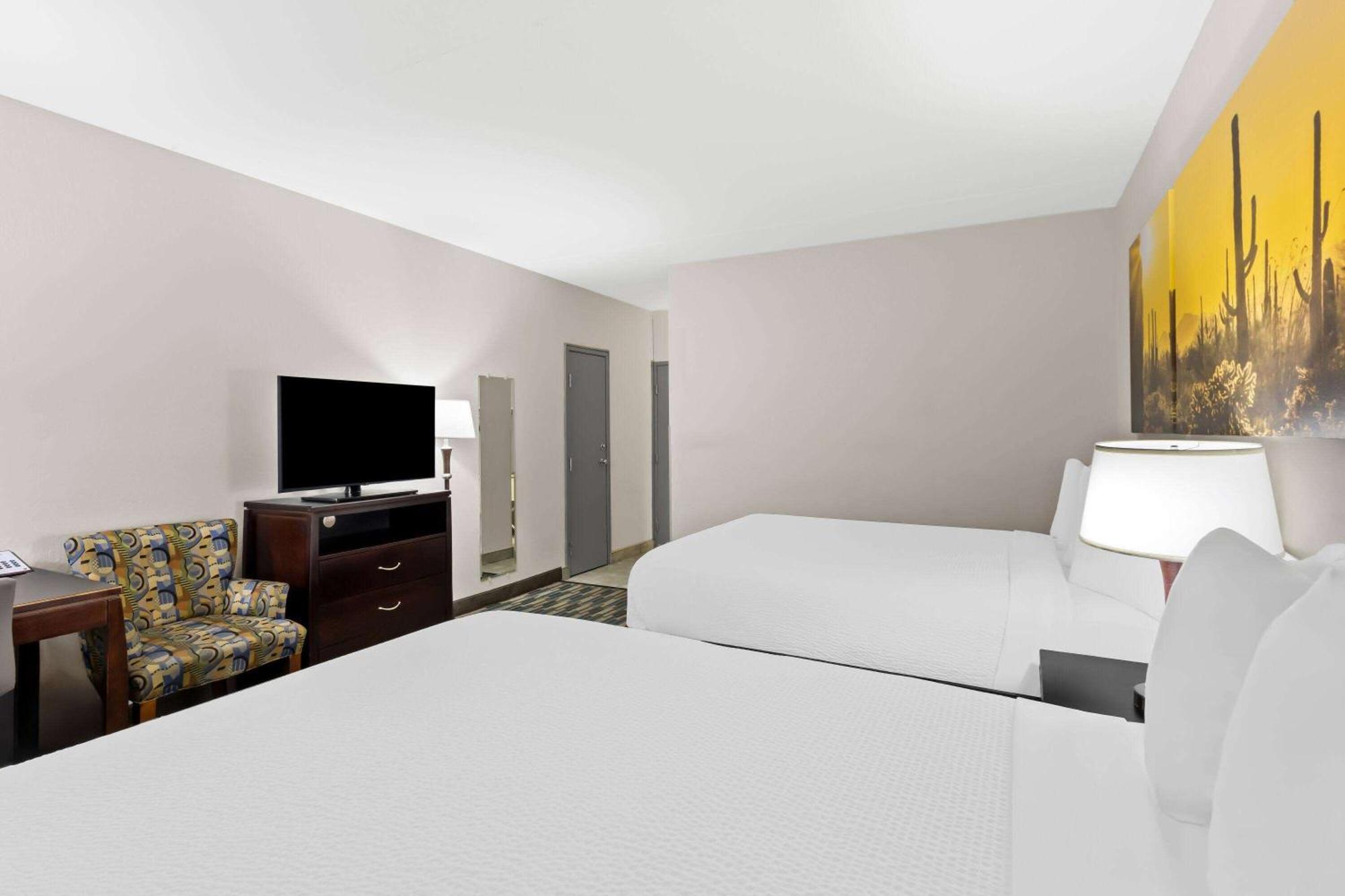 Days Inn & Suites By Wyndham Mesa Near Phoenix Extérieur photo