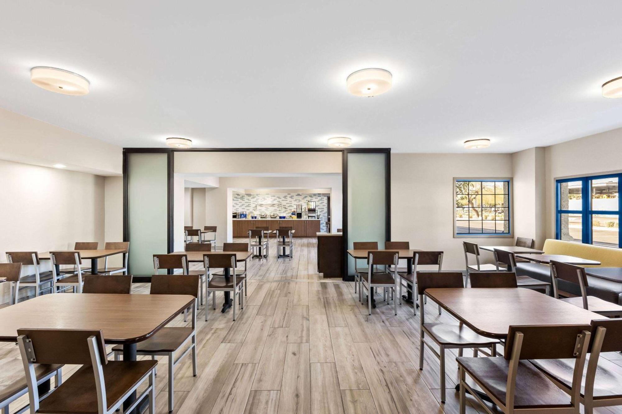Days Inn & Suites By Wyndham Mesa Near Phoenix Extérieur photo