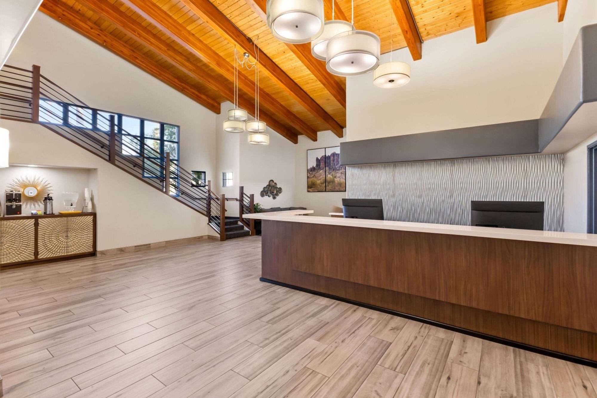 Days Inn & Suites By Wyndham Mesa Near Phoenix Extérieur photo