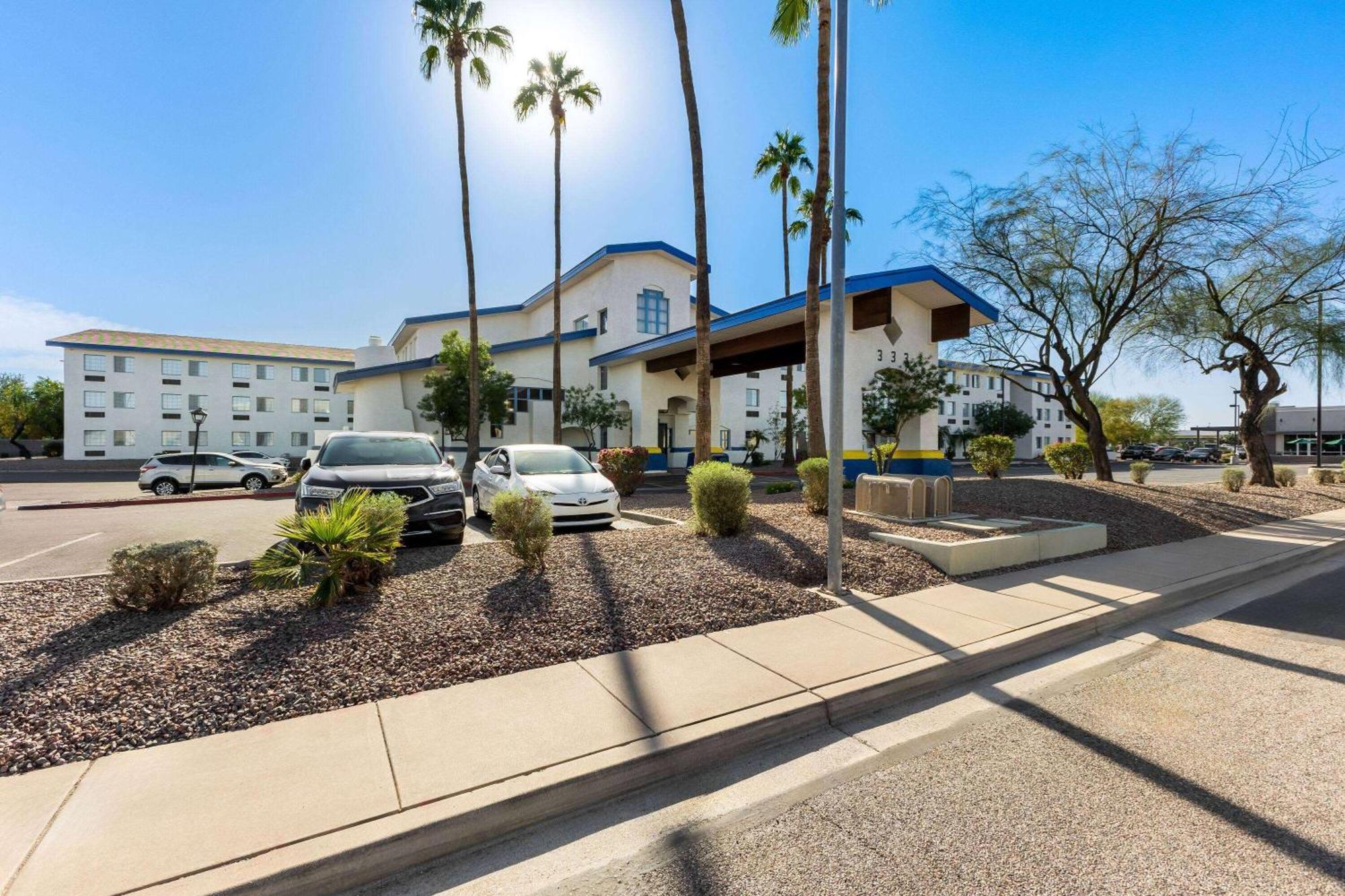 Days Inn & Suites By Wyndham Mesa Near Phoenix Extérieur photo