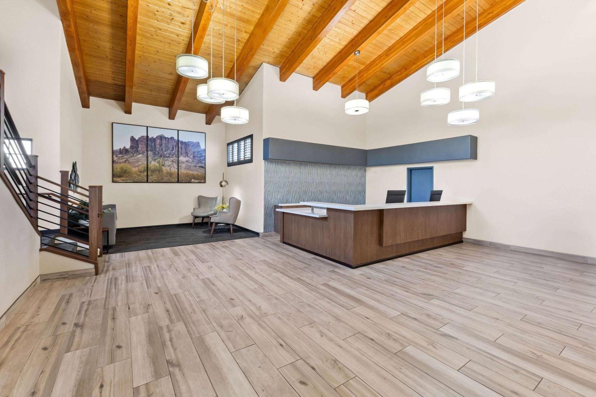 Days Inn & Suites By Wyndham Mesa Near Phoenix Extérieur photo